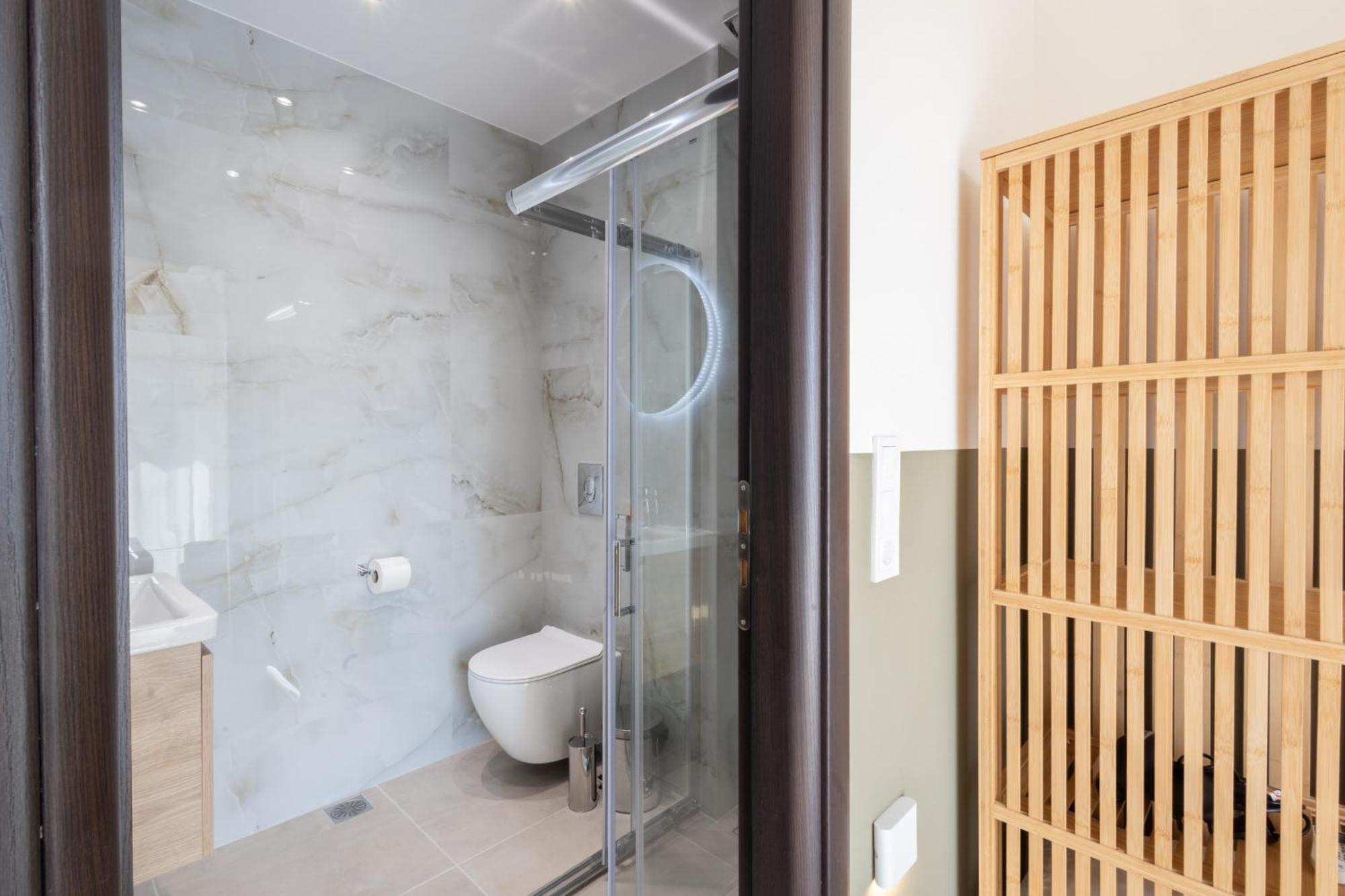 Luxurious 3-Bedroom Seaside Retreat Fully Renovated In 2025 Athen Exterior foto