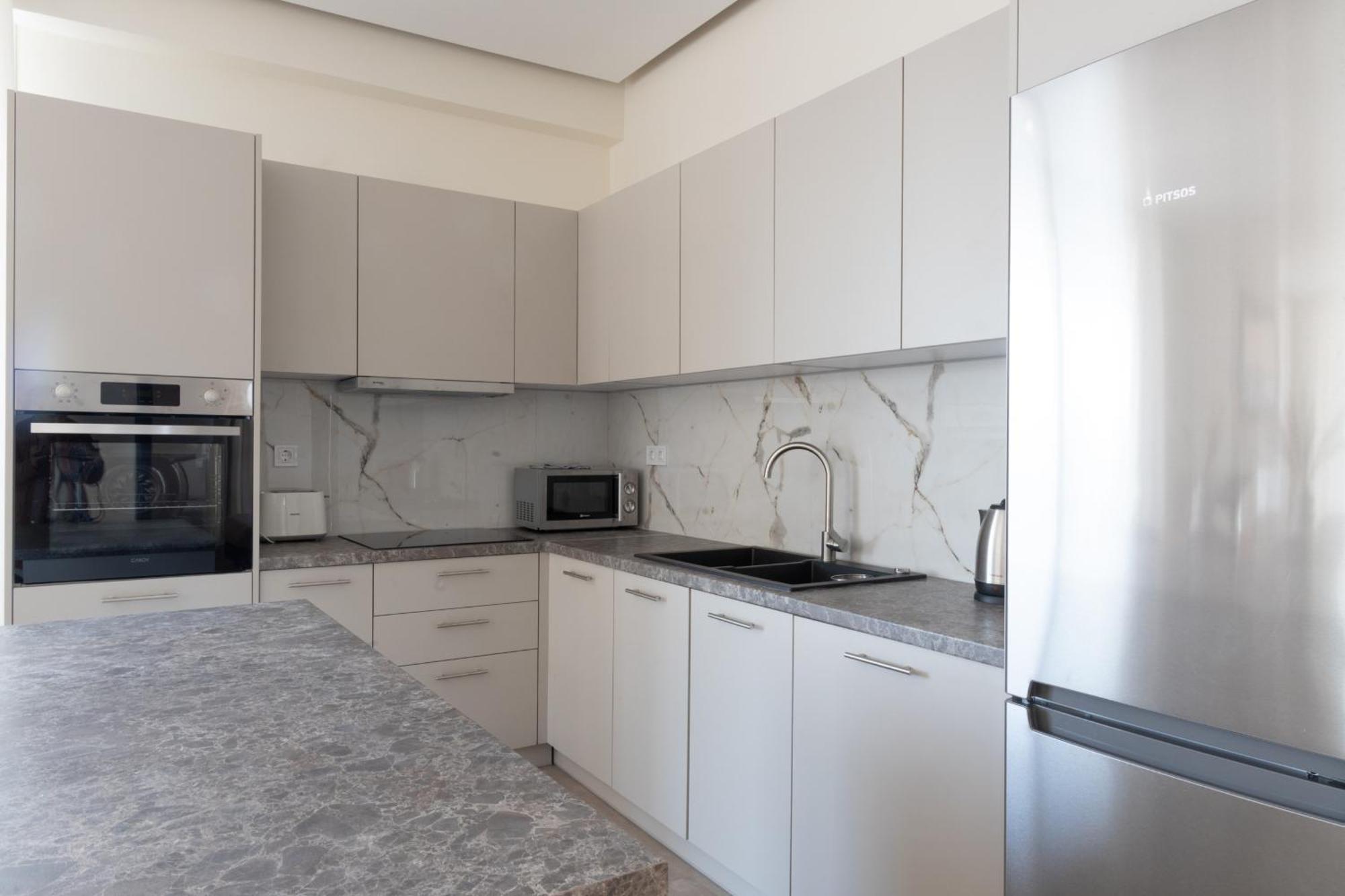 Luxurious 3-Bedroom Seaside Retreat Fully Renovated In 2025 Athen Exterior foto