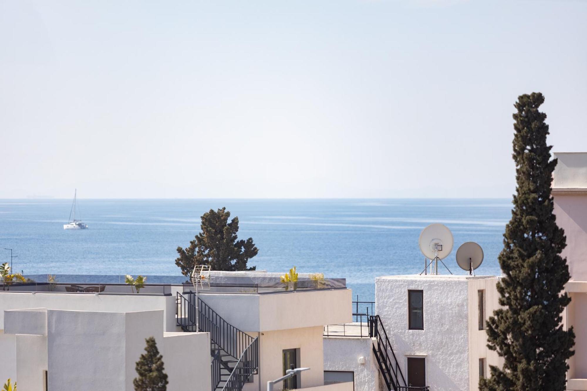 Luxurious 3-Bedroom Seaside Retreat Fully Renovated In 2025 Athen Exterior foto